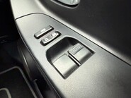 Toyota Yaris VVT-I ICON 17