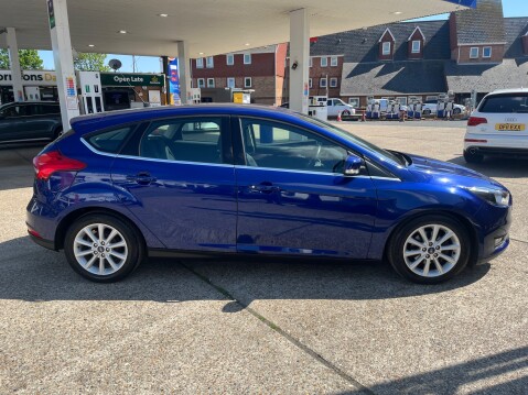 Ford Focus TITANIUM 8