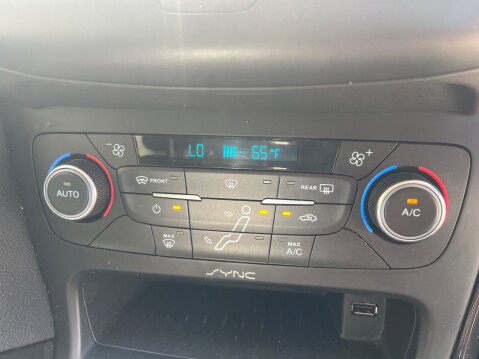 Ford Focus TITANIUM 18