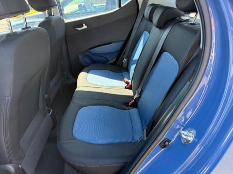 Hyundai i10 PREMIUM 11