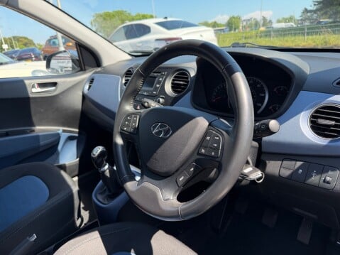 Hyundai i10 PREMIUM 9