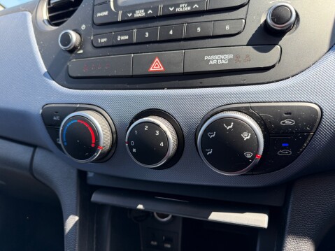 Hyundai i10 PREMIUM 12