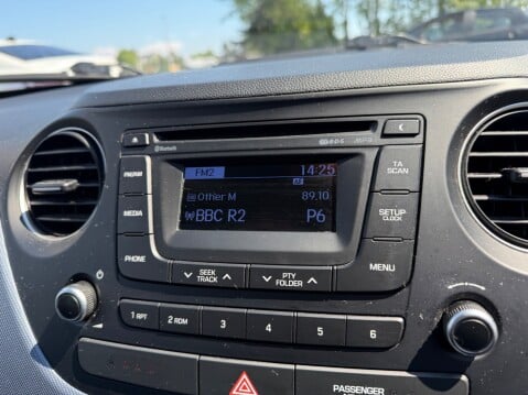 Hyundai i10 PREMIUM 13