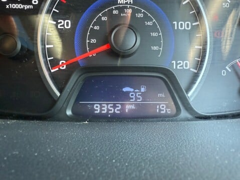 Hyundai i10 PREMIUM 16
