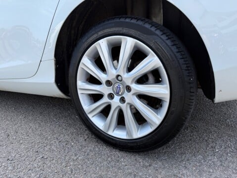 Volvo V40 D2 SE LUX NAV 8