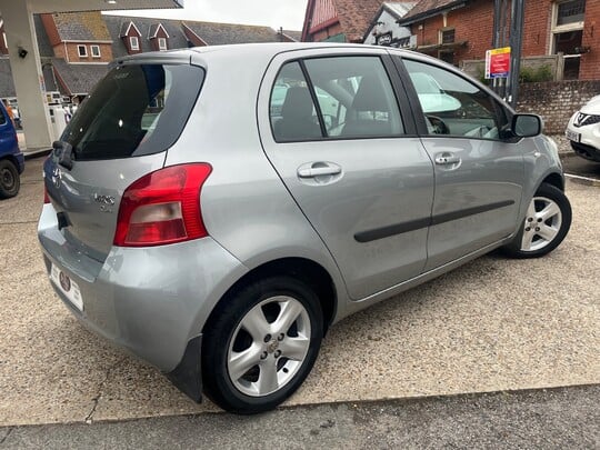 Toyota Yaris 1.3 VVT-I T SPIRIT AUTOMATIC