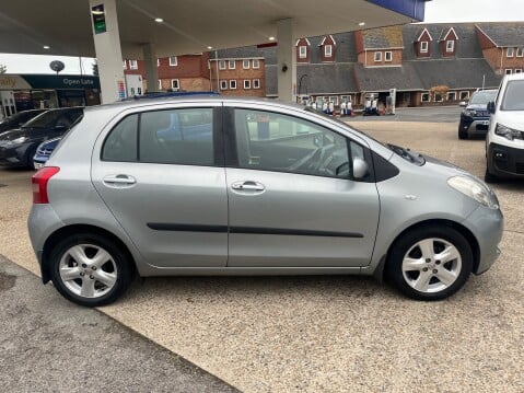 Toyota Yaris 1.3 VVT-I T SPIRIT AUTOMATIC 8