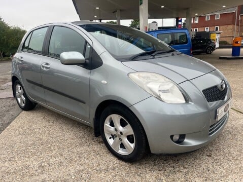 Toyota Yaris 1.3 VVT-I T SPIRIT AUTOMATIC 4