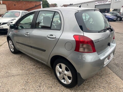 Toyota Yaris 1.3 VVT-I T SPIRIT AUTOMATIC 11