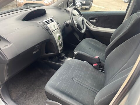Toyota Yaris 1.3 VVT-I T SPIRIT AUTOMATIC 12