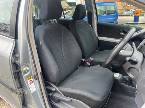 Toyota Yaris 1.3 VVT-I T SPIRIT AUTOMATIC 3