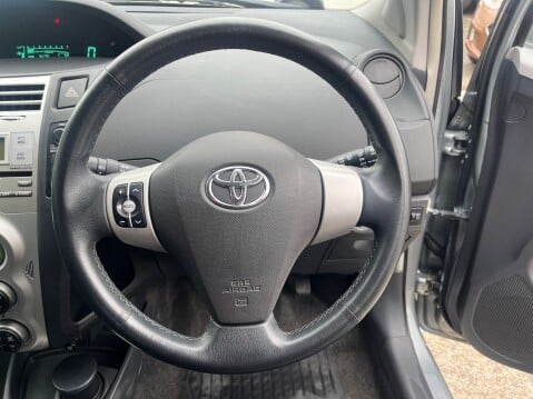 Toyota Yaris 1.3 VVT-I T SPIRIT AUTOMATIC 13