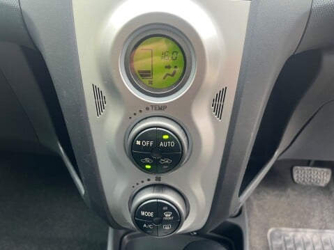 Toyota Yaris 1.3 VVT-I T SPIRIT AUTOMATIC 16