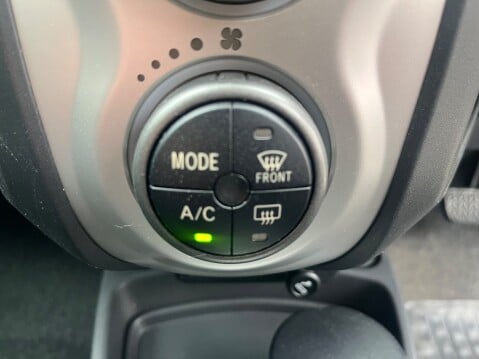 Toyota Yaris 1.3 VVT-I T SPIRIT AUTOMATIC 17