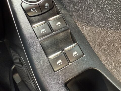 Ford Fiesta TITANIUM X 26