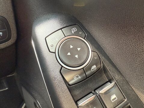 Ford Fiesta TITANIUM X 27