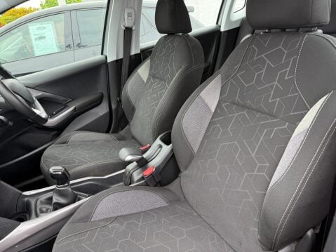 Peugeot 2008 PURETECH ACTIVE 9