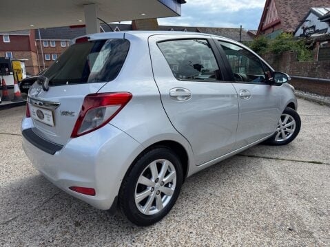 Toyota Yaris 1.33 VVT-I T SPIRIT AUTOMATIC 2