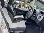 Toyota Yaris 1.33 VVT-I T SPIRIT AUTOMATIC 3