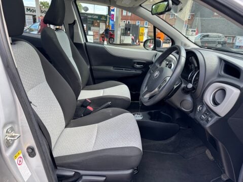 Toyota Yaris 1.33 VVT-I T SPIRIT AUTOMATIC 3