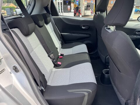 Toyota Yaris 1.33 VVT-I T SPIRIT AUTOMATIC 10