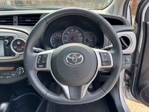 Toyota Yaris 1.33 VVT-I T SPIRIT AUTOMATIC 11