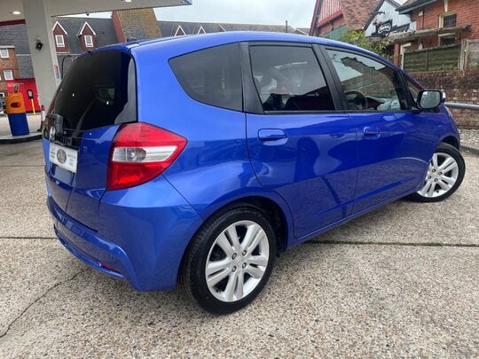 Honda Jazz 1.4 I-VTEC ES PLUS AUTOMATIC