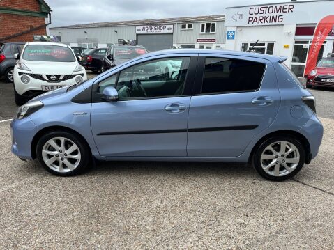 Toyota Yaris T SPIRIT HYBRID 9