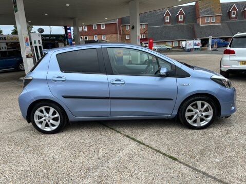 Toyota Yaris T SPIRIT HYBRID 7