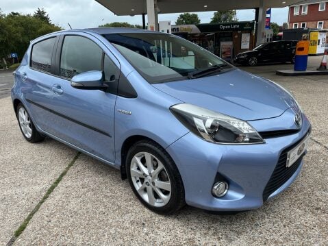 Toyota Yaris T SPIRIT HYBRID 4