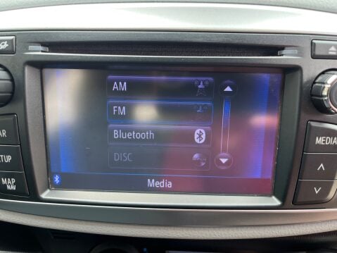 Toyota Yaris T SPIRIT HYBRID 17
