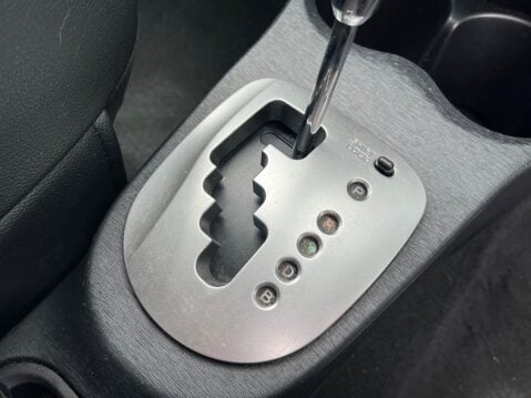 Toyota Yaris T SPIRIT HYBRID 12