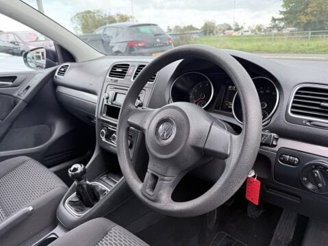 Volkswagen Golf S TSI 9