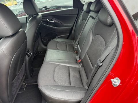 Hyundai i30 CRDI PREMIUM 11