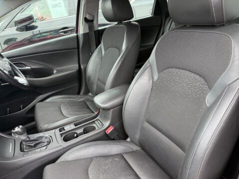 Hyundai i30 CRDI PREMIUM 10