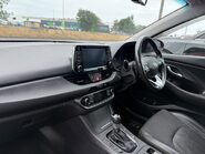 Hyundai i30 CRDI PREMIUM 8