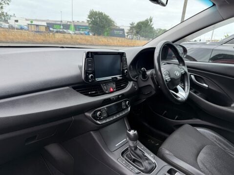 Hyundai i30 CRDI PREMIUM 8