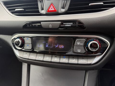 Hyundai i30 CRDI PREMIUM 19