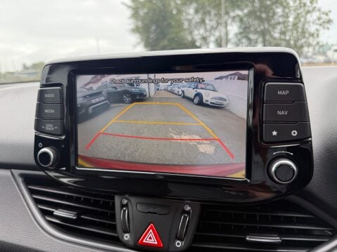 Hyundai i30 CRDI PREMIUM 12