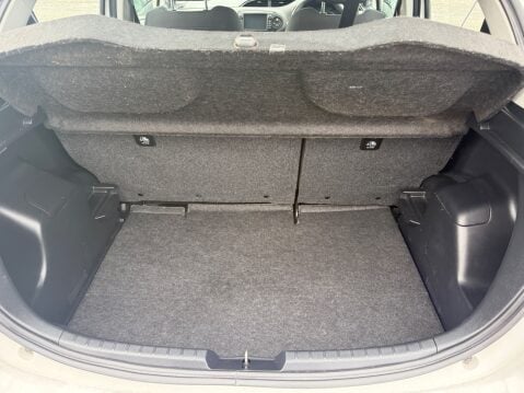 Toyota Yaris VVT-I ICON TECH [NAV] 16
