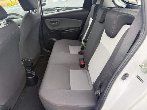 Toyota Yaris VVT-I ICON TECH [NAV] 11
