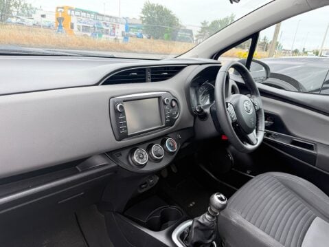 Toyota Yaris VVT-I ICON TECH [NAV] 8