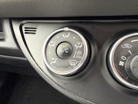 Toyota Yaris VVT-I ICON TECH [NAV] 20