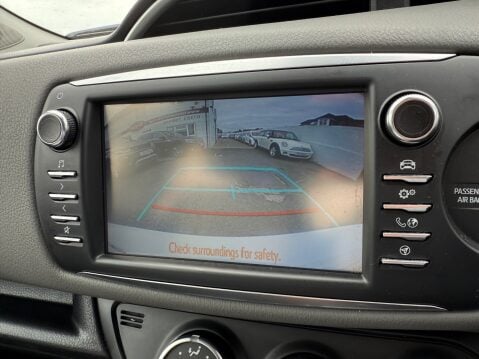 Toyota Yaris VVT-I ICON TECH [NAV] 14