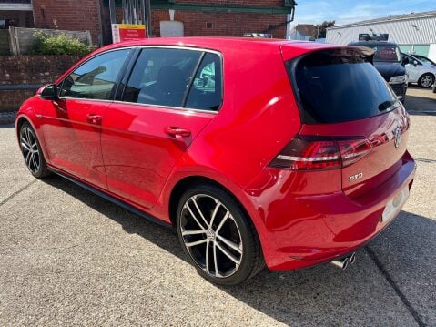 Volkswagen Golf 2.0 TDI GTD 11