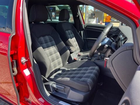 Volkswagen Golf 2.0 TDI GTD 3