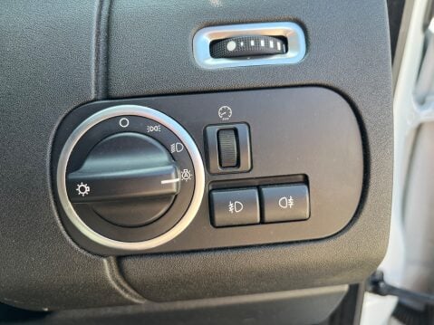 Land Rover Discovery 3.0 SDV6 LANDMARK AUTOMATIC 7 SEATER 35