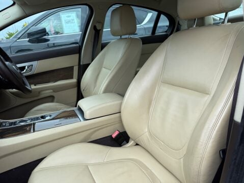 Jaguar XF D PREMIUM LUXURY AUTO 11