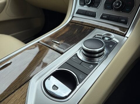 Jaguar XF D PREMIUM LUXURY AUTO 19