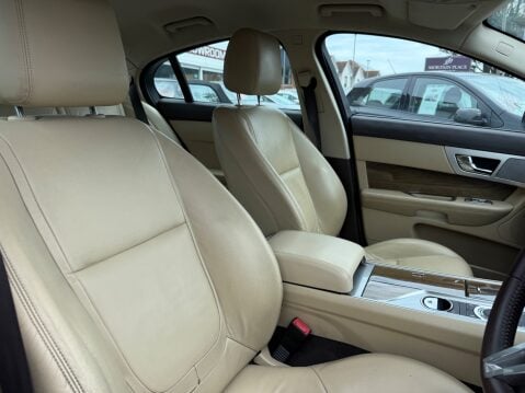 Jaguar XF D PREMIUM LUXURY AUTO 13
